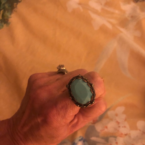 Beautiful ring - Picture 2 of 4